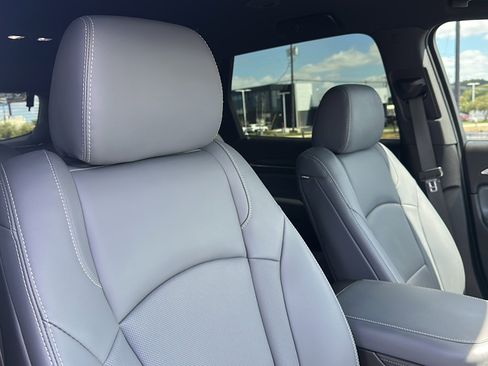 Used 2023 Buick Enclave Premium image 25