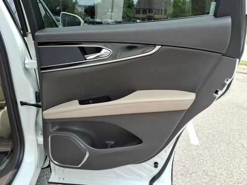 Certified 2023 Lincoln Nautilus AWD w/ Premium Package image 28