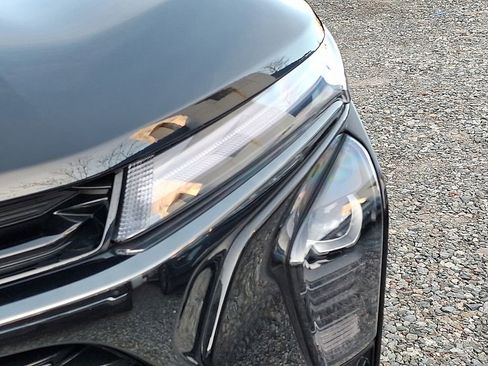 Used 2025 Chevrolet Trax RS w/ Driver Confidence Package image 36