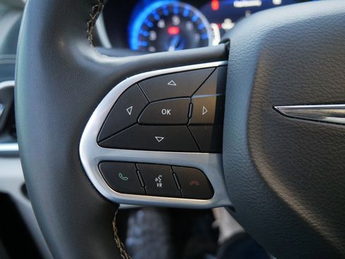 Used 2023 Chrysler Pacifica Limited image 28