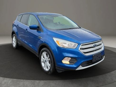 Used 2019 Ford Escape SE FWD image 1