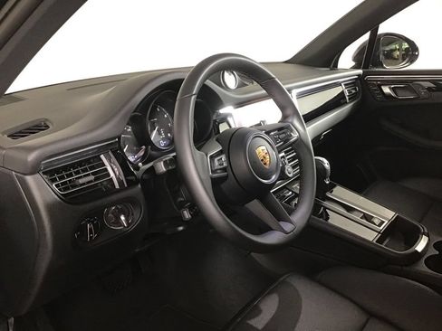 Certified 2026 Porsche Macan AWD/4WD image 5