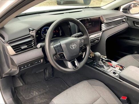 Used 2025 Toyota Camry LE w/ Convenience Package image 17