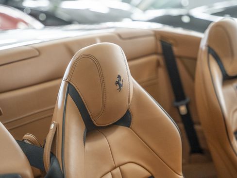 Used 2015 Ferrari California T image 35
