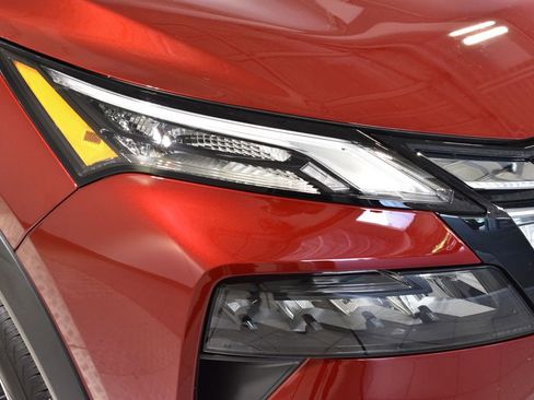 Used 2025 Nissan Rogue SV image 40