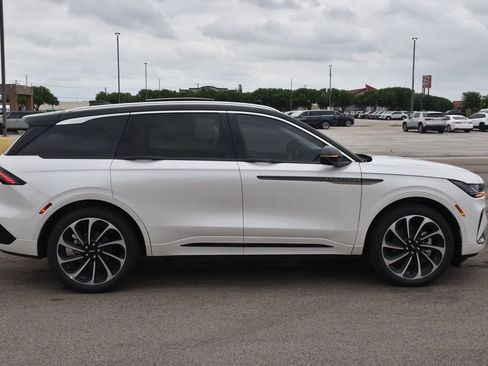 New 2026 Lincoln Nautilus Black Label AWD/4WD image 12