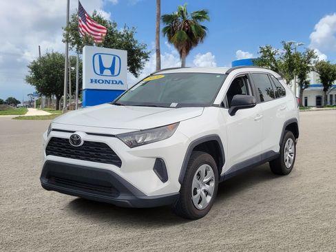 Used 2020 Toyota RAV4 LE FWD image 4