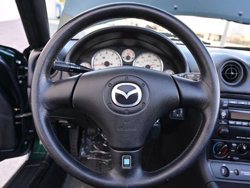 Used 2002 MAZDA MX-5 Miata RWD image 21
