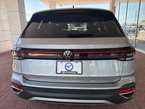 Used 2025 Volkswagen Taos SE FWD image 9
