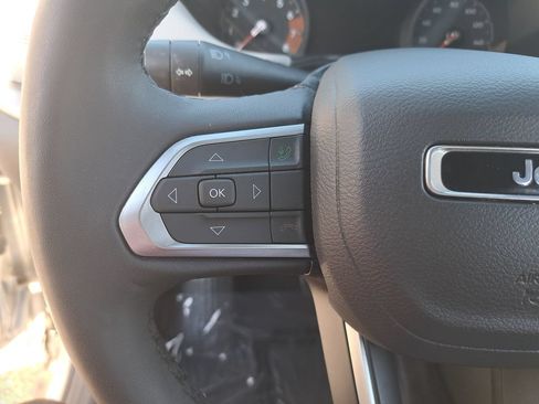 Certified 2025 Jeep Compass Limited AWD/4WD image 17