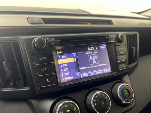 Used 2018 Toyota RAV4 LE FWD image 26