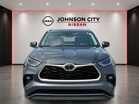 Used 2021 Toyota Highlander XLE AWD/4WD image 10