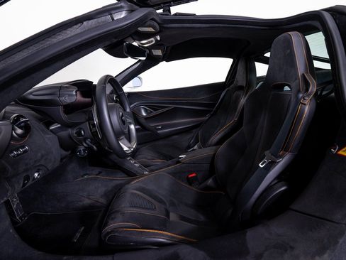 Used 2025 McLaren 750S image 17