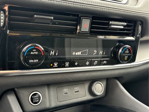 Used 2021 Nissan Rogue SV image 16