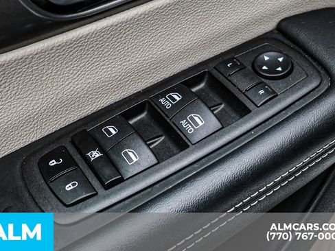 Used 2024 Chrysler Pacifica Select image 47