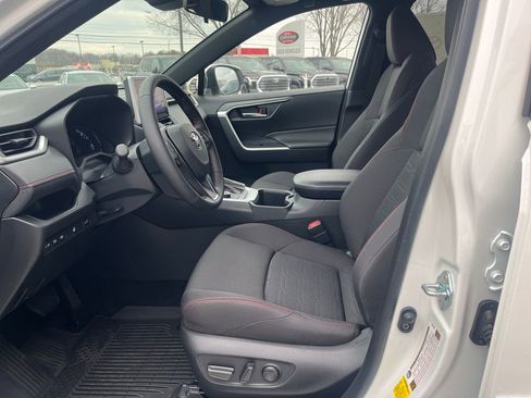 New 2025 Toyota RAV4 SE image 10