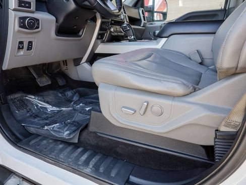 Used 2018 Ford F150 Lariat w/ Equipment Group 502A Luxury AWD/4WD image 14