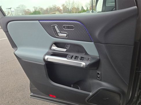 New 2026 Mercedes-Benz GLB 250 4MATIC image 21