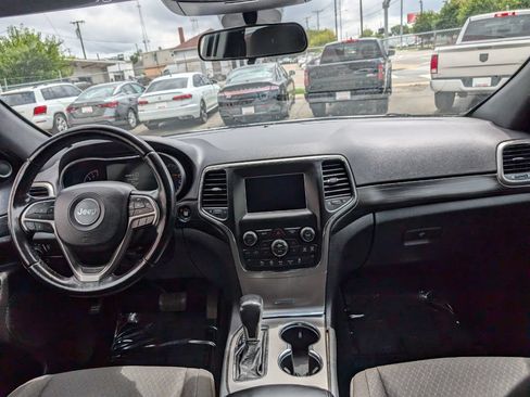 Used 2020 Jeep Grand Cherokee Laredo RWD image 14