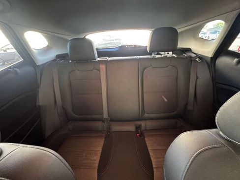 Used 2025 Chevrolet Trax LT image 36