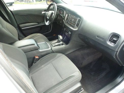 Used 2017 Dodge Charger SXT AWD/4WD image 29