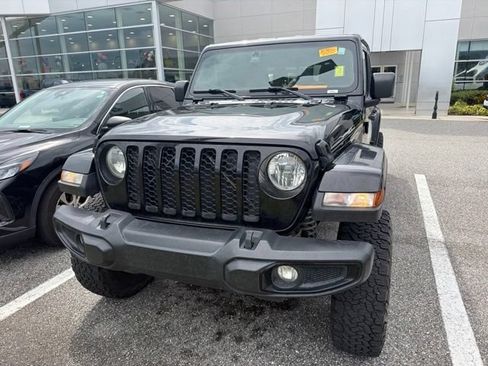 Used 2022 Jeep Gladiator Sport AWD/4WD image 2