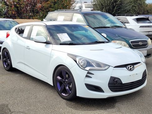 Used 2015 Hyundai Veloster image 1