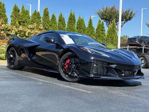 Used 2026 Chevrolet Corvette Z06 w/ Z07 Performance Package RWD image 2