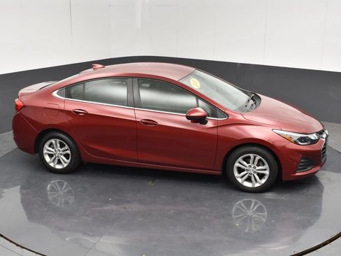 Used 2019 Chevrolet Cruze LT FWD image 31