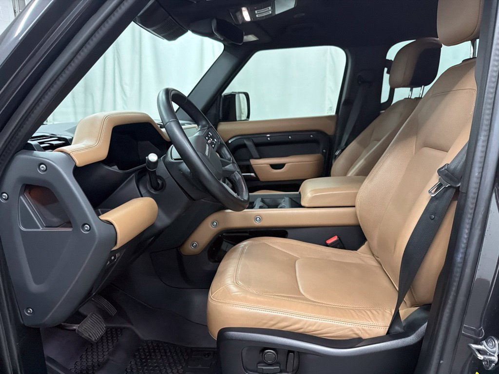 Used 2025 Land Rover Defender 110 X-Dynamic SE AWD/4WD image 12