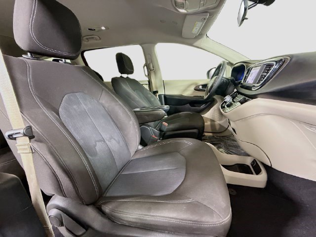 Used 2022 Chrysler Voyager LX FWD image 28