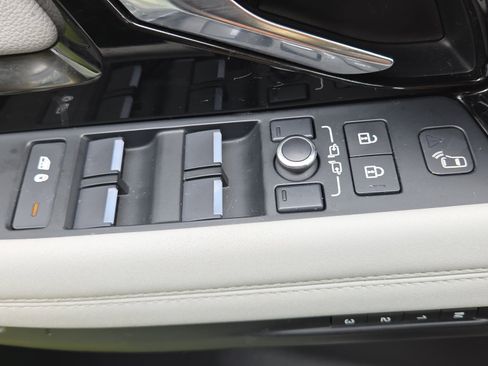 Used 2022 Land Rover Range Rover Evoque S AWD/4WD image 32