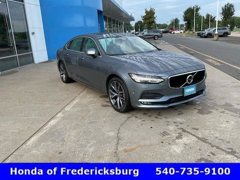 Used 2018 Volvo S90 T5 Momentum w/ Convenience Package FWD image 8