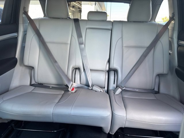 Used 2019 Toyota Highlander XLE AWD/4WD image 25