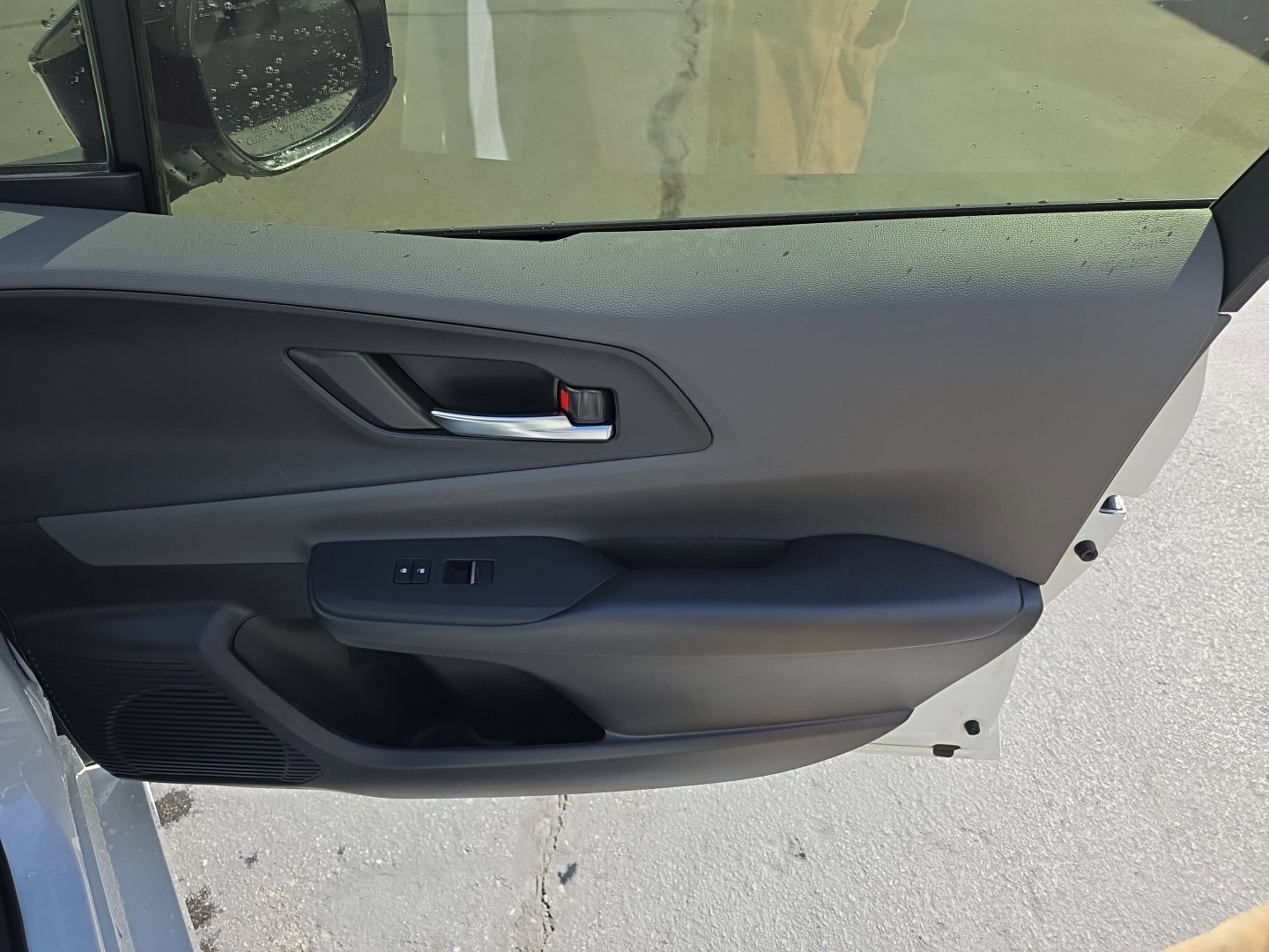 Used 2024 Toyota Prius XLE AWD/4WD image 35