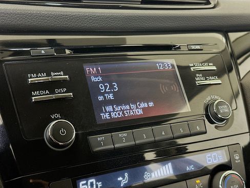 Used 2017 Nissan Rogue Sport SV image 19