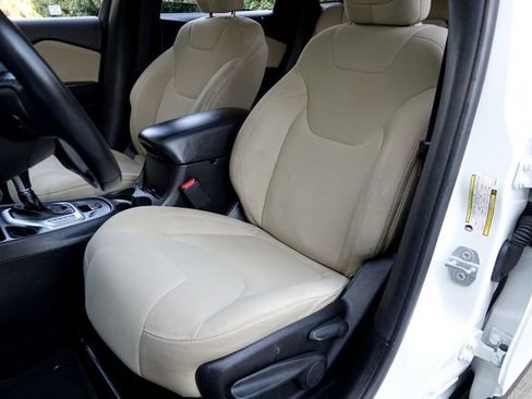 Used 2015 Jeep Cherokee Latitude image 10