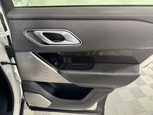 Used 2019 Land Rover Range Rover Velar R-Dynamic SE image 27
