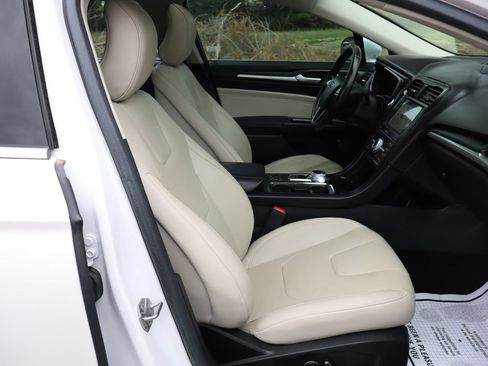 Used 2017 Ford Fusion Energi Titanium FWD image 22