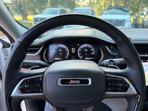 Used 2021 Jeep Grand Cherokee L Summit w/ Luxury Tech Group V AWD/4WD image 27