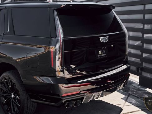 Used 2026 Cadillac Escalade V AWD/4WD image 9
