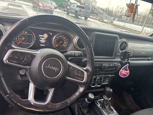 Used 2020 Jeep Gladiator Overland image 7