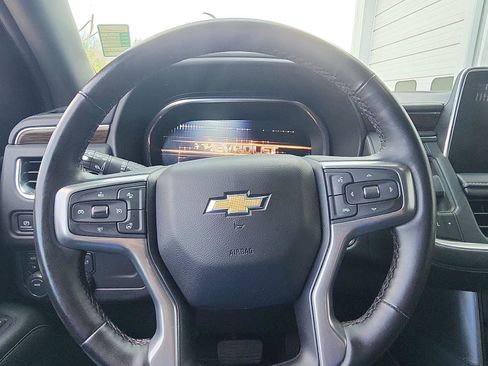 Used 2023 Chevrolet Suburban Premier image 8
