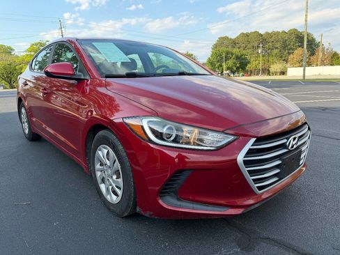 Used 2017 Hyundai Elantra SE w/ Cargo Package FWD image 4
