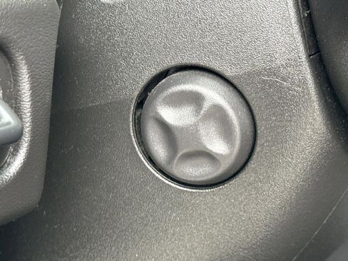 Used 2023 GMC Yukon XL AT4 w/ Technology Package image 18