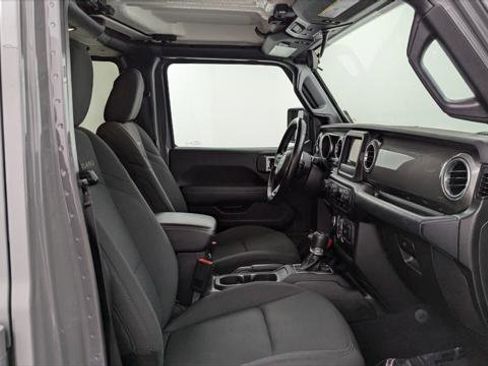 Used 2020 Jeep Gladiator Overland w/ Trailer Tow Package image 21