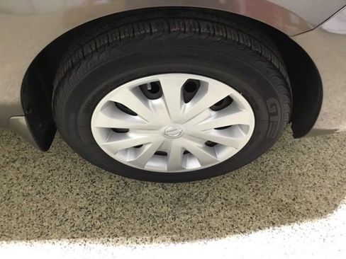 Used 2012 Nissan Versa SV w/ Convenience Pkg image 19