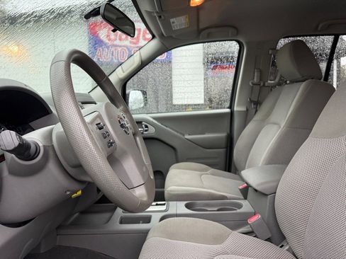 Used 2019 Nissan Frontier SV image 16