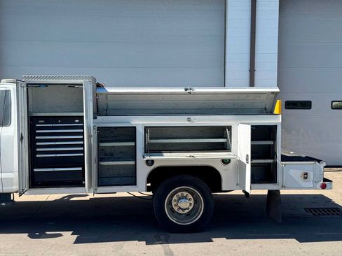 Used 2017 Ford F550 2WD Regular Cab Super Duty image 4