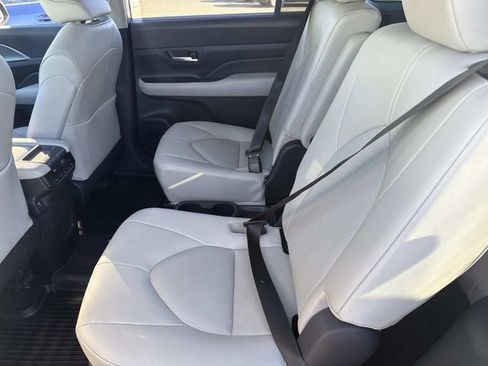 Used 2024 Toyota Grand Highlander XLE image 16